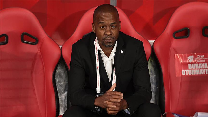 Trabzonspor yeni sezonda Eddie Newton ile devam etme kararı aldı