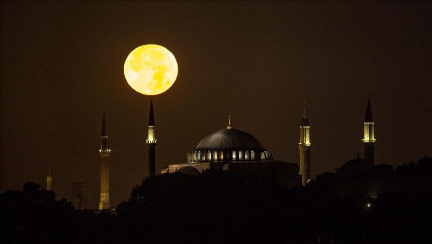 Фасцинанти фотографии: Полна месечина над „Аја Софија“