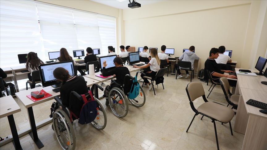 Türkiye'nin ilk 'Engelliler İçin Destek Programı' açıldı