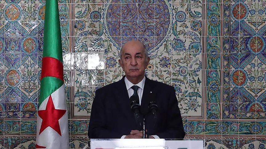 الرئيس الجزائري يوجه بفتح تدريجي للمساجد