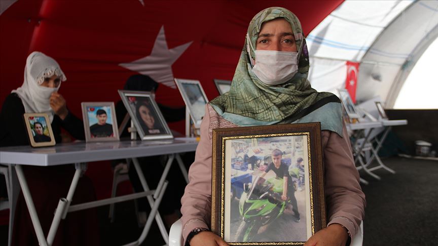 Diyarbakır annelerinden Ay: Oğlumu alıncaya kadar mücadelem sürecek