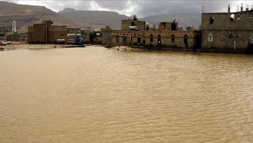 اليمن.. السيول تهدم 30 منزلا وتجرف أراضٍ زراعية في "عمران"
