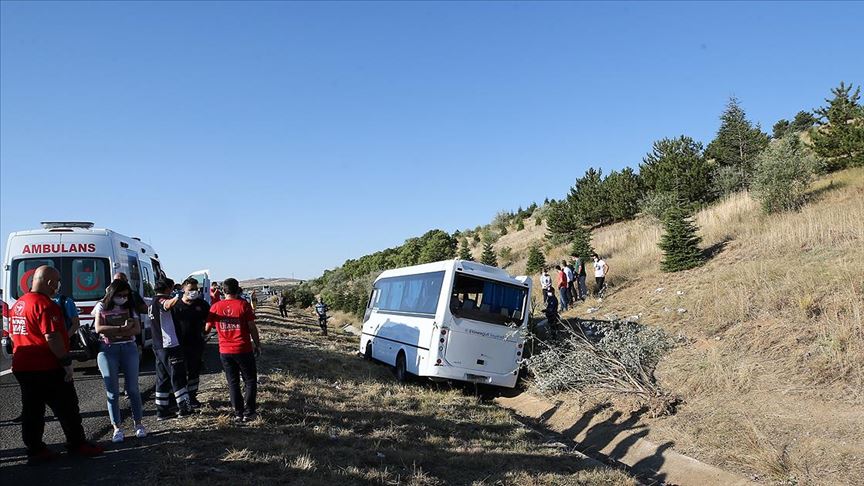 Ankara Da Yolcu Otobusu Servis Aracina Carpti 1 Olu 8 Yarali