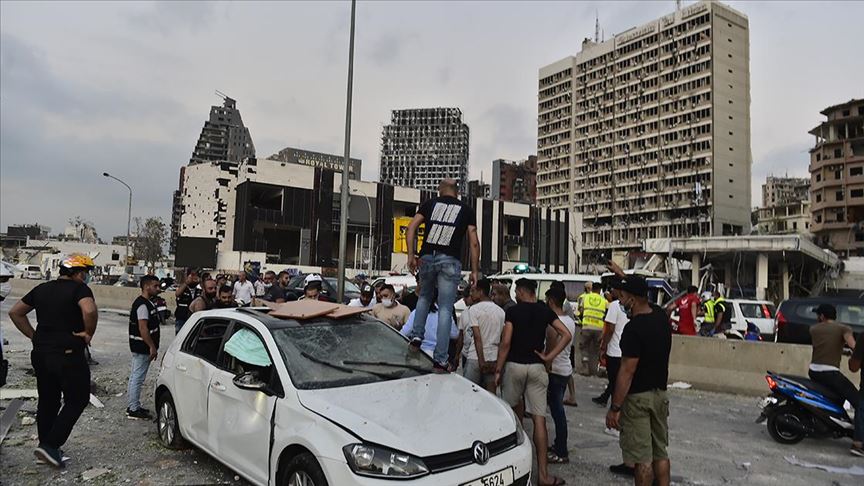 Lübnan'ın başkenti Beyrut patlama nedeniyle 'felaket bölgesi' ilan edildi