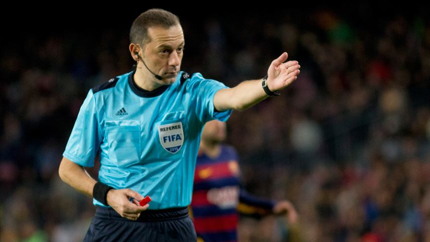 UEFA Şampiyonlar Ligi'nde Barcelona-Napoli maçını Cüneyt Çakır yönetecek