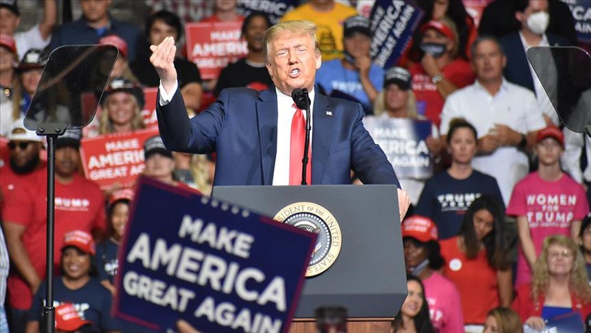 Mientras la COVID-19 sigue imparable en EEUU, popularidad de Trump desciende a días para elecciones