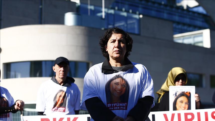 Madre continúa manifestaciones en Alemania para recuperar a su hija secuestrada por PKK