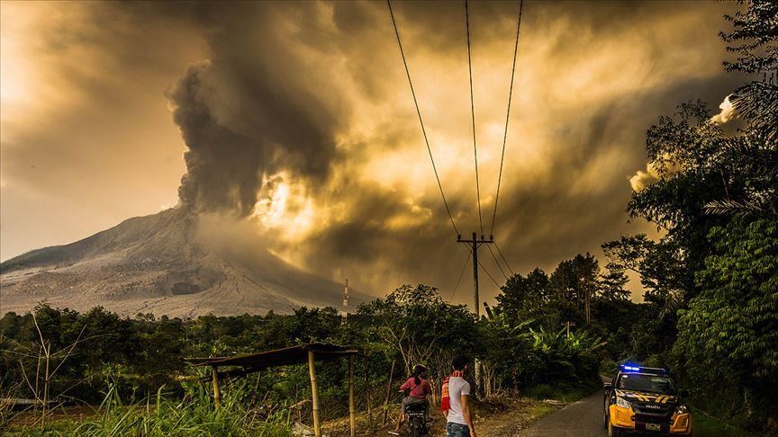 انفجار بركان "سينابونغ" في إندونيسيا