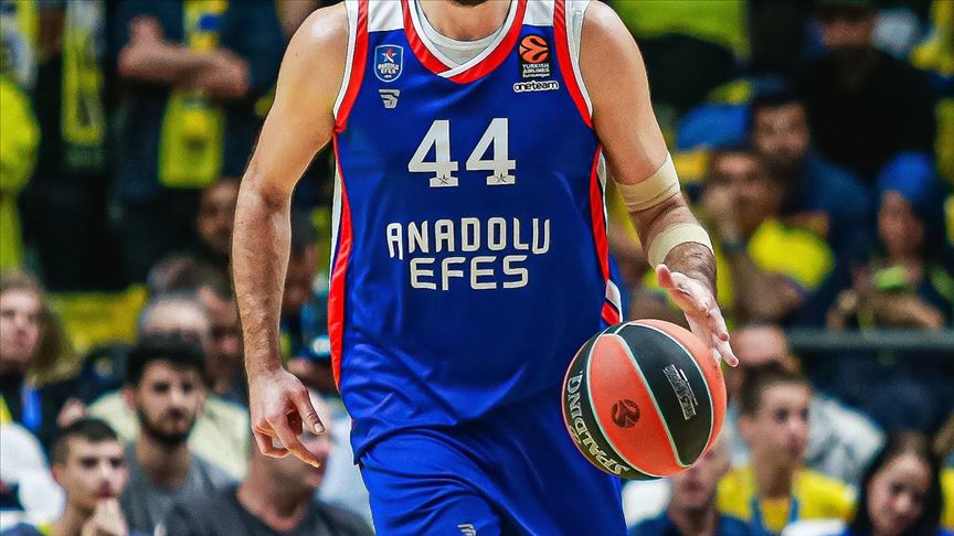 basketbolseverler anadolu efes te son
