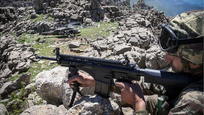 Les forces turques arrêtent 21 terroristes du YPG/PKK en Syrie