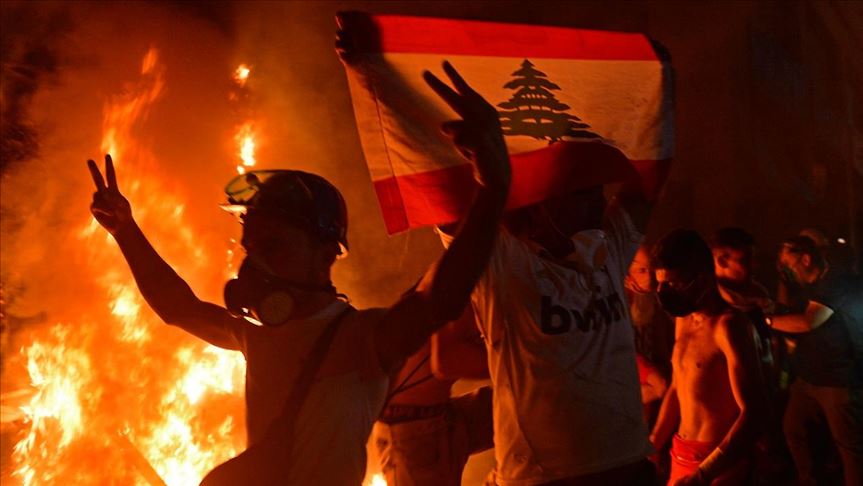 Las fuerzas de seguridad chocan con los manifestantes en Beirut 