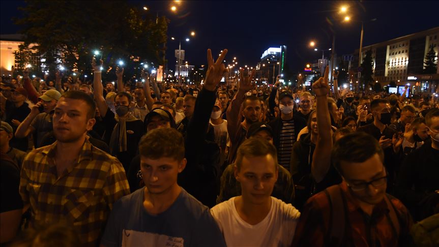 Belarus: 1 dead after night of violent protests