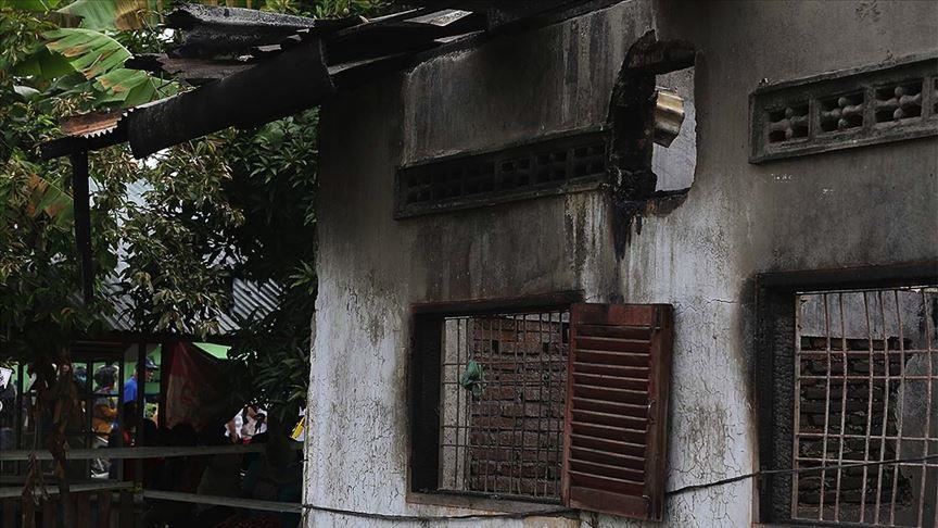 Indonezi, zjarri lë pastrehë qindra familje