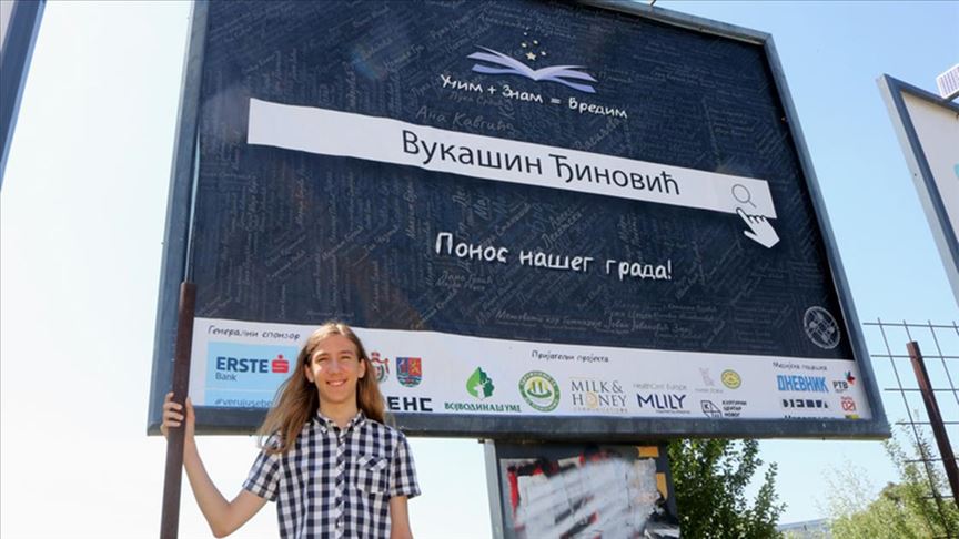 Srbija: Najbolji đaci Novog Sada predstavljeni na bilbordima 