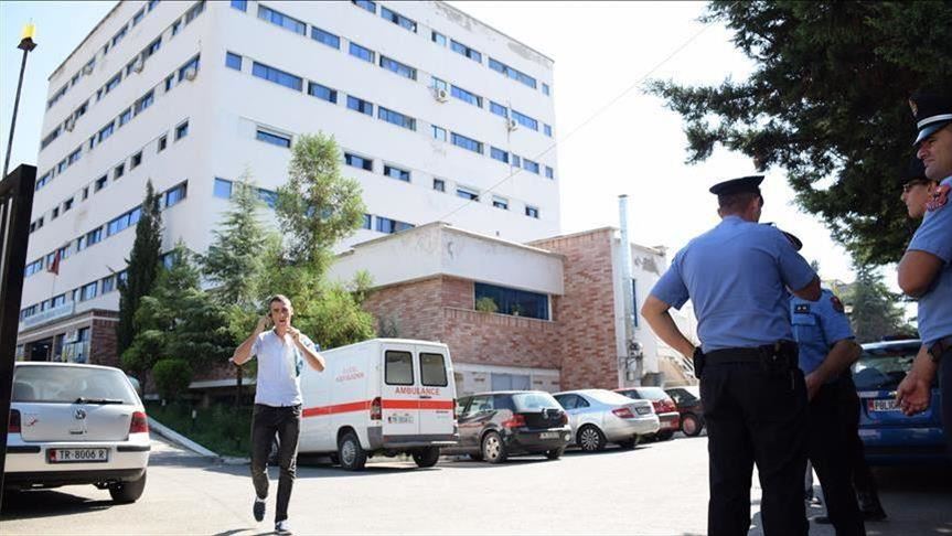 Албанија: 29-годишен пациент заразен со Ковид-19 изврши самоубиство