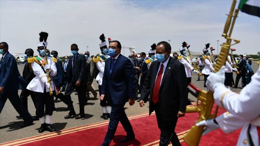 رئيس الوزراء المصري يصل الخرطوم