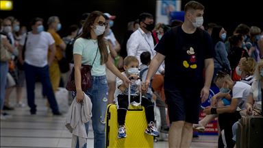 Antalya'ya bir saatte 45 uçak inip kalktı