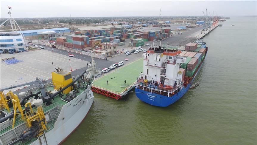 العراق يخلي مواد "شديدة الخطورة" من ميناء البصرة