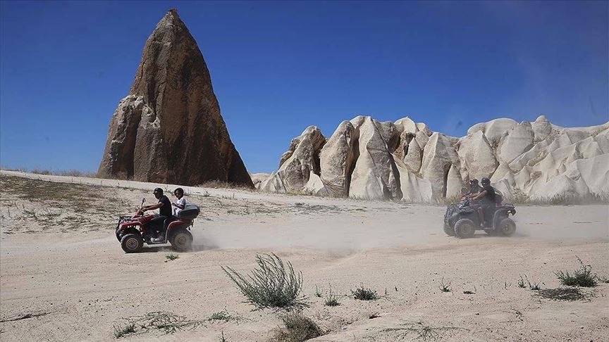 Kapadokya pandemi sürecinde günübirlikçi yerli turistleri ağırlıyor