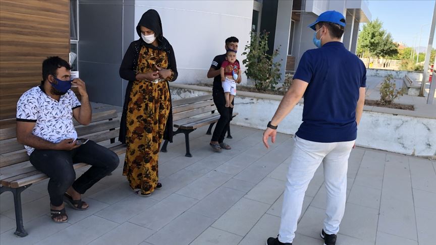 Kaymakam, tebdili kıyafetle Kovid-19 denetimi yaptı