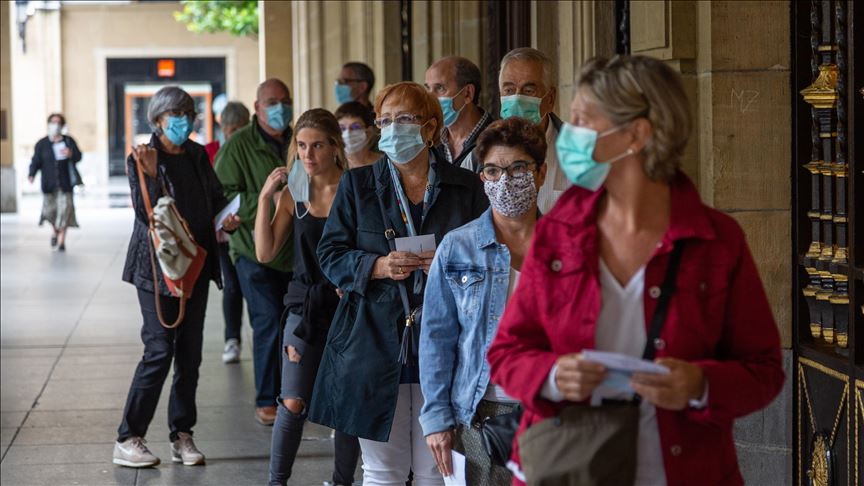 España advierte sobre aumento de casos de COVID-19 en hogares de ancianos