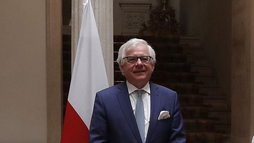 Polish foreign minister steps down
