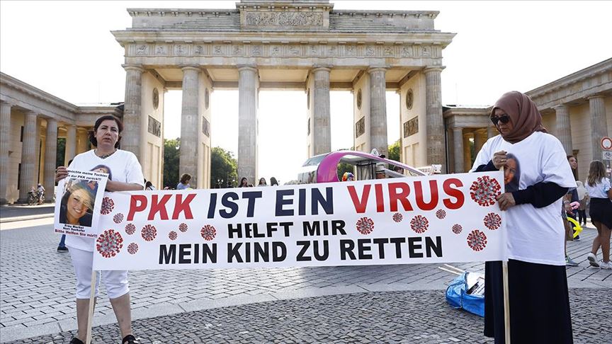Almanya Da Kizi Teror Orgutu Pkk Tarafindan Kacirilan Anne Eylemini Surduruyor