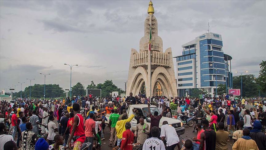 Mali'de darbeci askerlerin lideri, önceliklerinin Mali olduğunu iddia etti