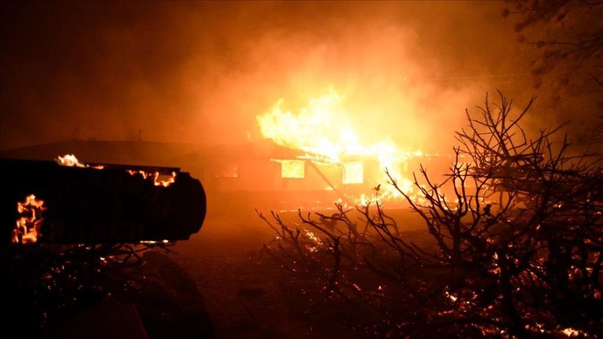 California lucha por controlar 367 incendios activos en todo su territorio
