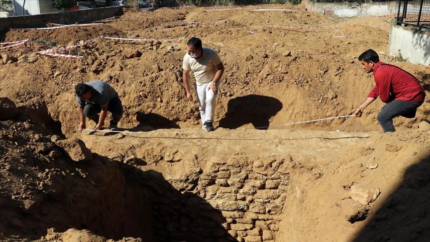 Aydın'da inşaat kazısı çalışmalarında 1600 yıllık sur duvarı bulundu