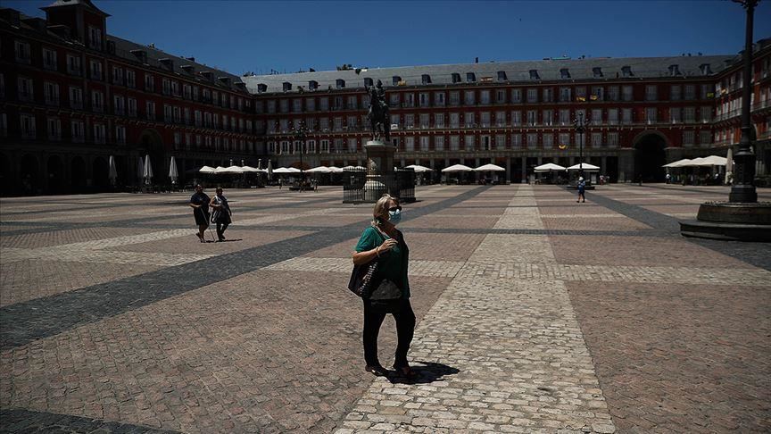 New coronavirus cases in Spain top 8,000