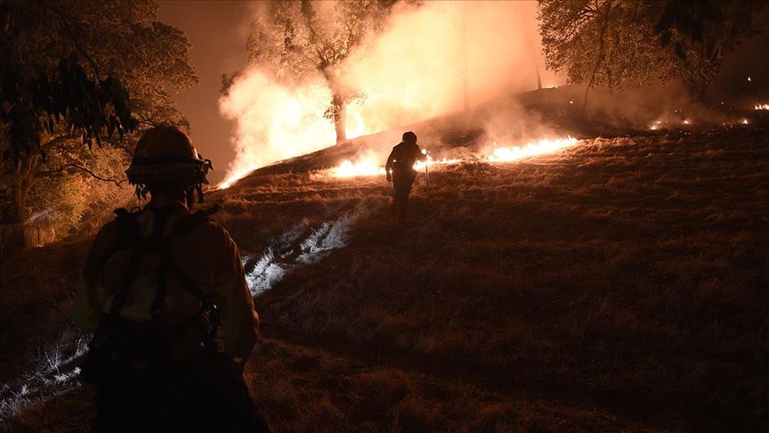 California tarihinin en büyük yangınlarından biriyle karşı karşıya