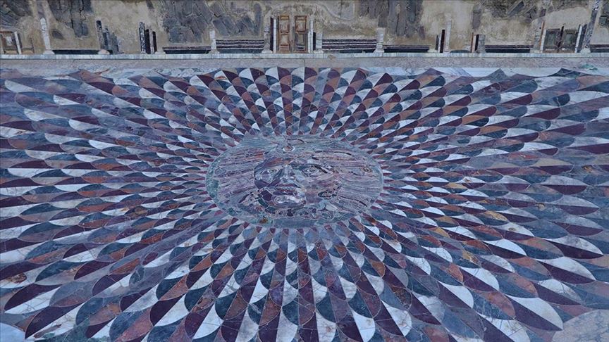 "ثعبانية الشعر".. فسيفساء "ميدوسا" تعرض للزوار في "بوردور" التركية 