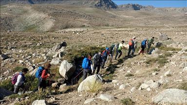 Hakkari yüksek rakımlı yaylalarıyla doğaseverleri cezbediyor