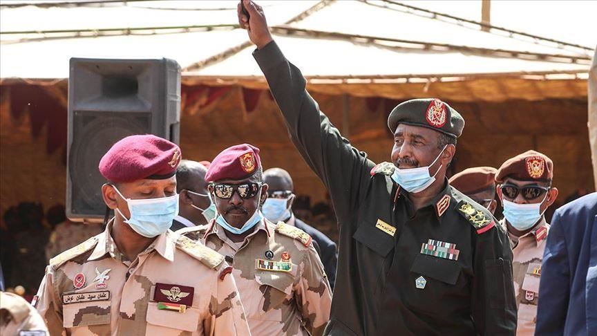 البرهان: لن نتراجع حتى نرفع علم السودان في حلايب