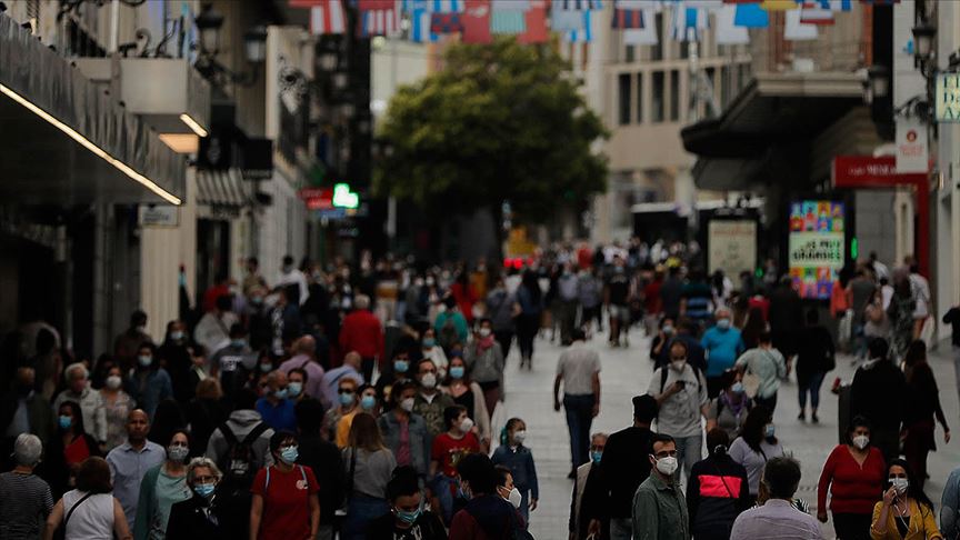 İspanya'da hafta sonunda Kovid-19 vakaları 19 bin 382 arttı