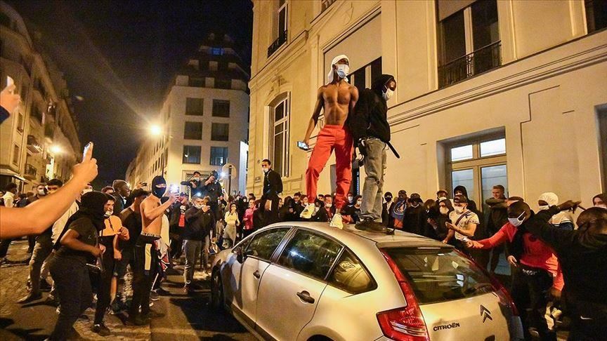 PSG fans clash with police after CL loss, many arrested