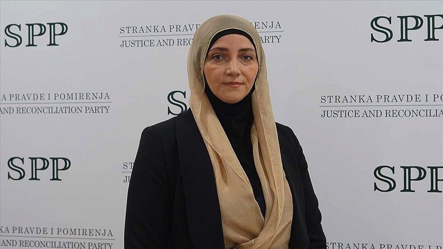 Sırbistan'ın ilk başörtülü milletvekili seçilen Pramenkovic ülkedeki tüm kadınların sesi olmak istiyor