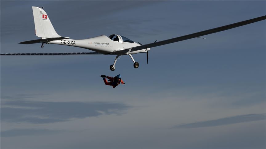 Swiss Test Pilot Claims 1st Sky Jump From Solar Plane Swiss Test Pilot Claims 1st Sky Jump From Solar Plane