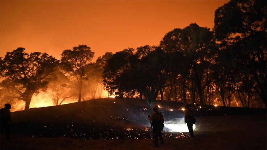 Kaliforniya'da devam eden yangınlarda 7 kişi hayatını kaybetti