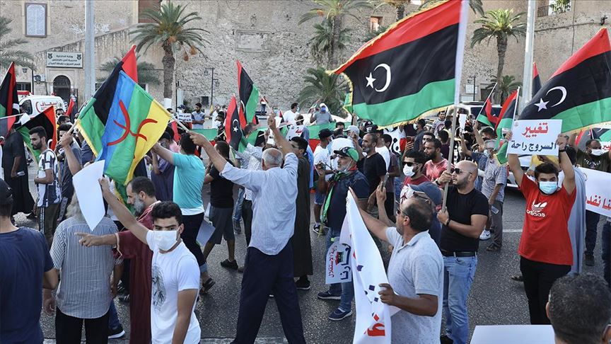 Trablus'ta ağırlaşan yaşam şartları ve Hafter'in petrol blokajı protesto edildi 