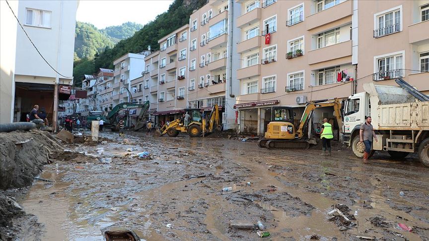 Dereli'de selin ardından enkaz kaldırma ve temizlik çalışmaları sürüyor