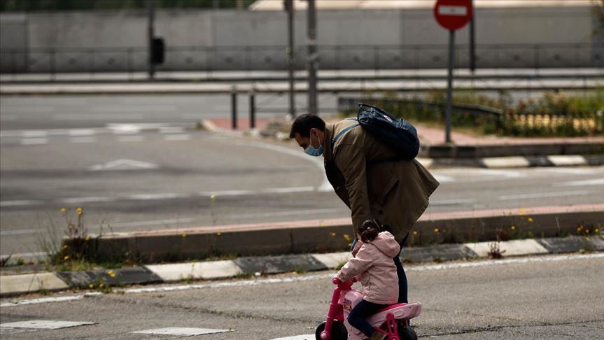 España reabrirá escuelas a pesar de los crecientes casos de coronavirus