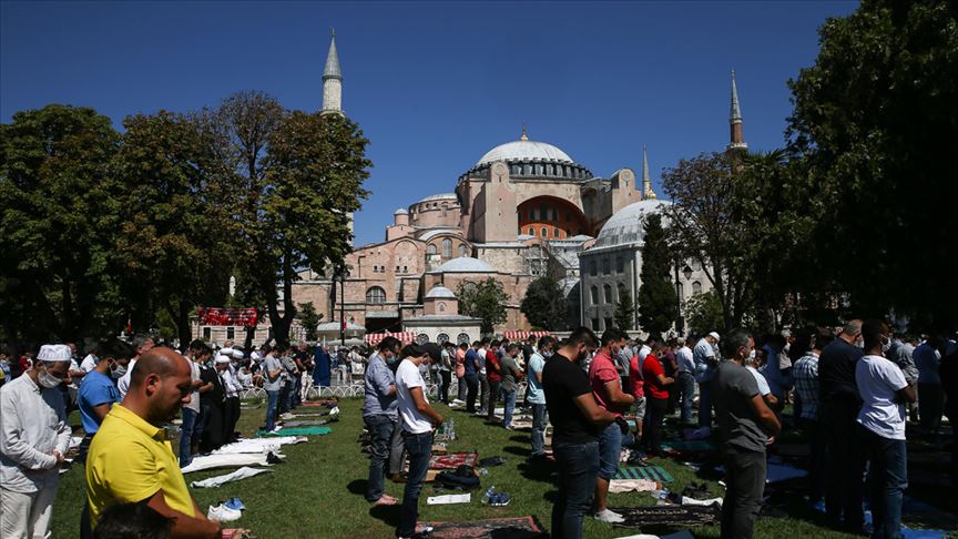 Ayasofya-i Kebir Cami-i Şerifi'ndeki 6'ncı cuma namazı yoğun katılımla eda edildi