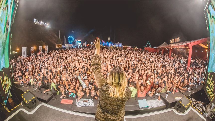 Sertanejo, el género musical que le gana en popularidad a la samba y la bossa nova en Brasil