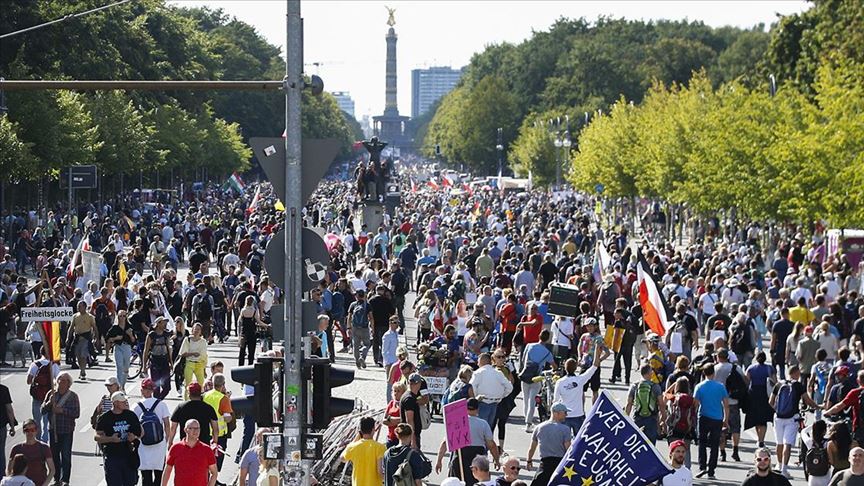 Okupilo se oko 30.000 građana: Policija intervenisala tokom protesta u Njemačkoj 