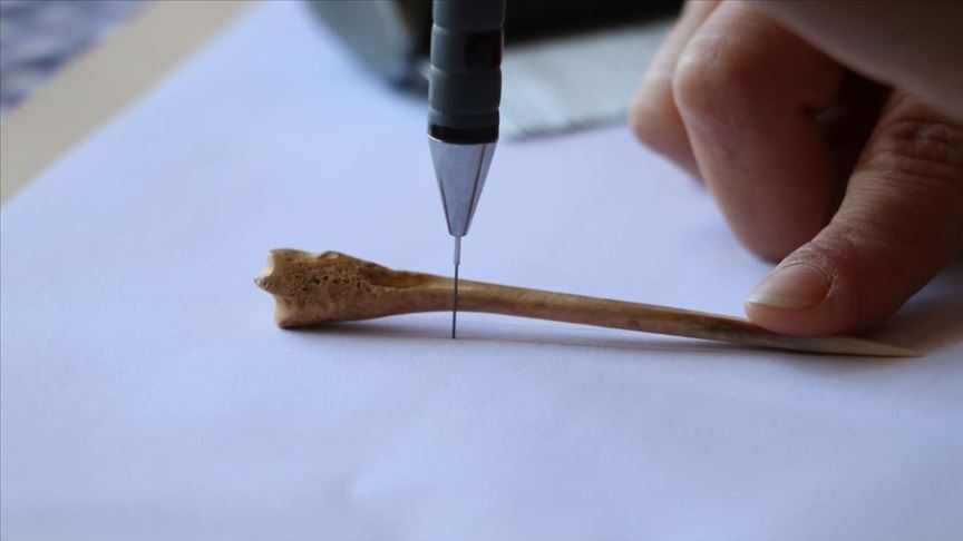 تركيا.. علماء يكتشفون إبرا عظمية استخدمت قبل 8600 عام