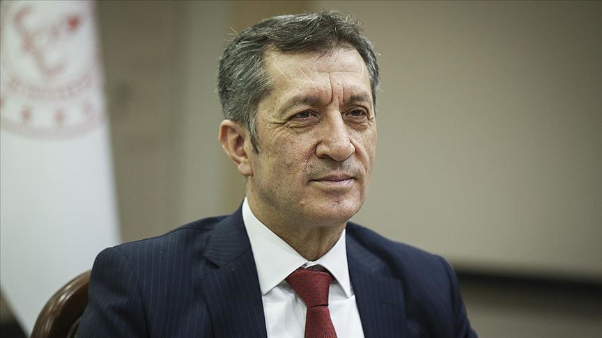 Bakan Selçuk'tan öğrencilere yarın okullarda okunacak 'İstiklal Marşı'na eşlik edin çağrısı
