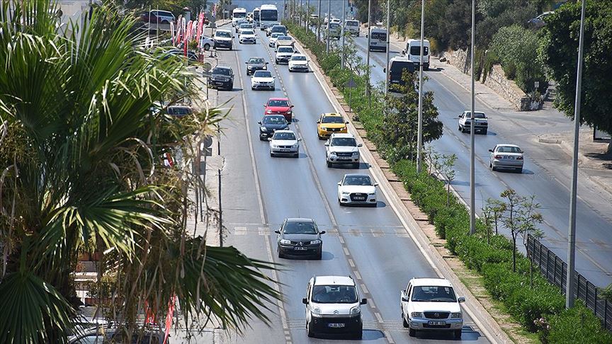 Kişi başına düşen araç sayısında Ege ve Akdeniz'deki şehirler önde