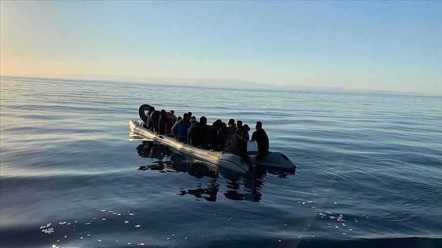 У берегов Италии загорелась лодка с мигрантами